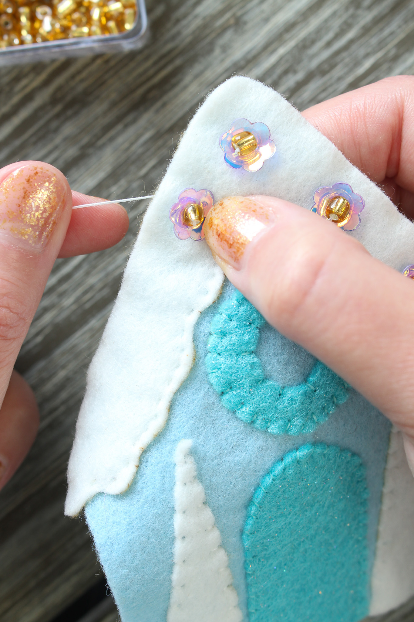 How to Attach Sequins to Felt