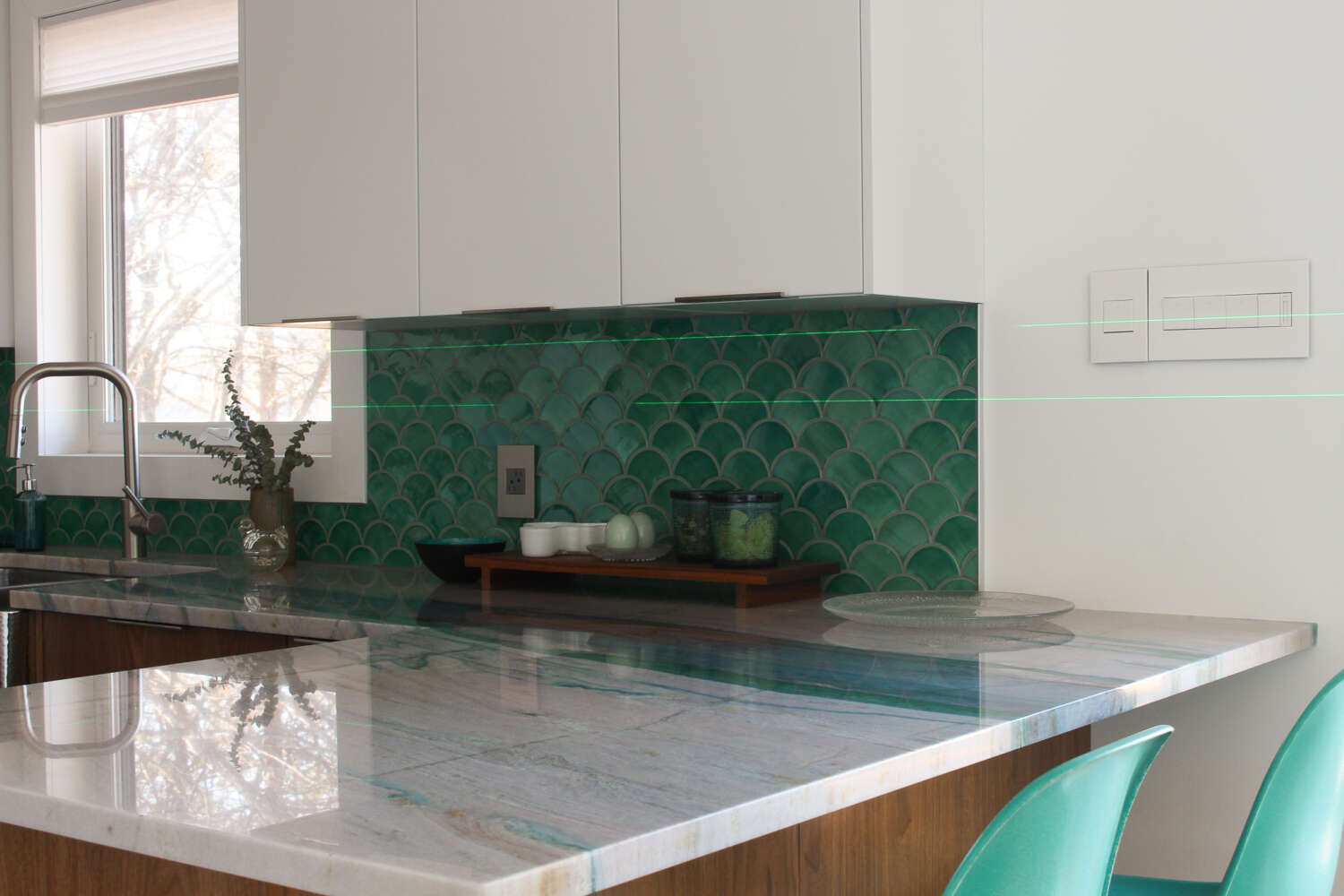 How to Level Backsplash Tiles