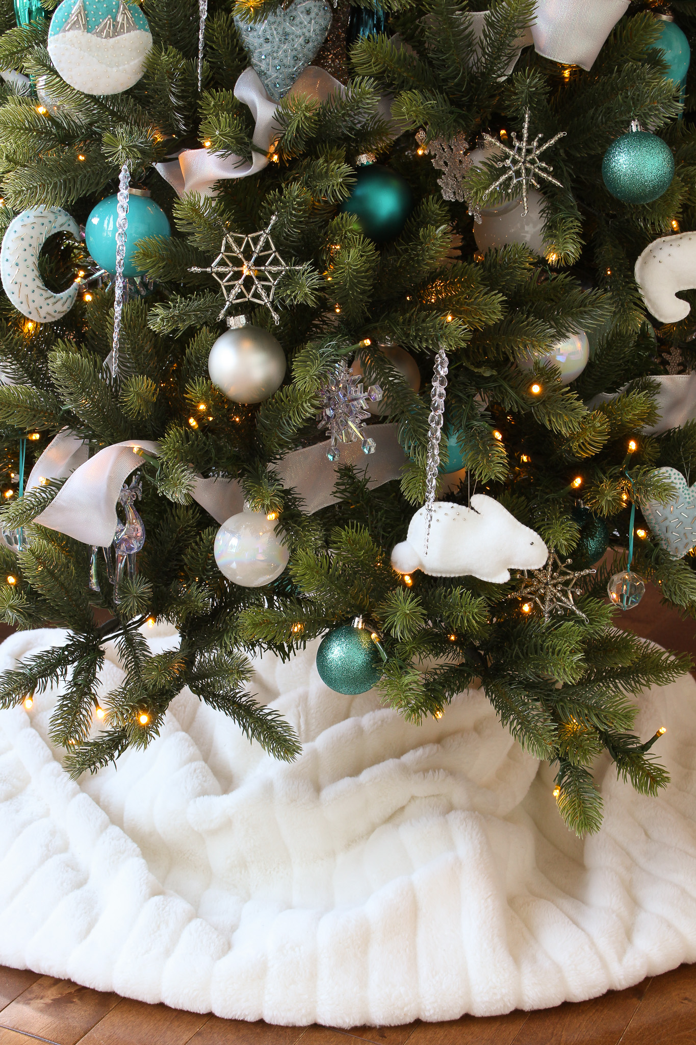Artificial Christmas tree that looks real