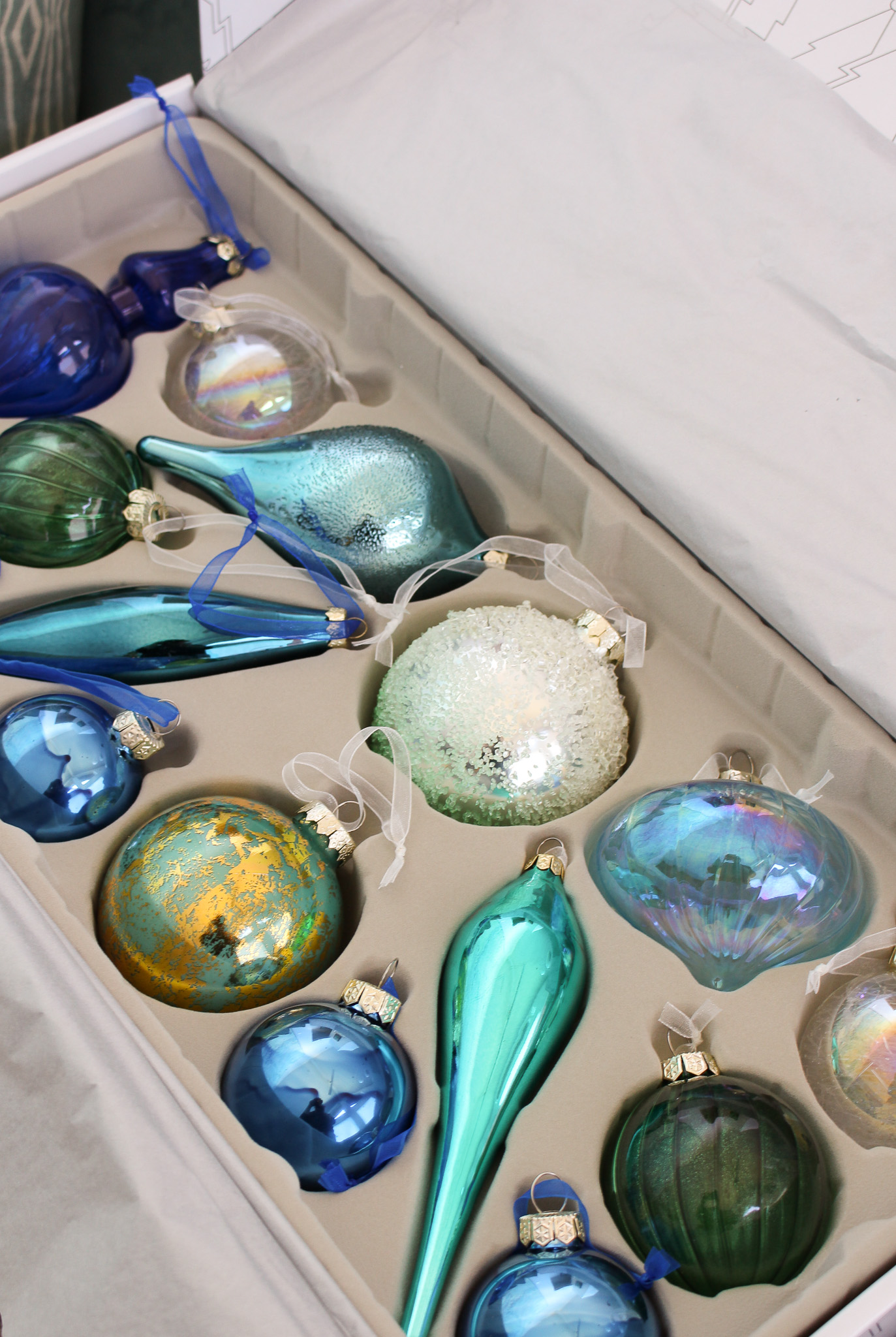 Snowflake 15-Piece Glass ornament set