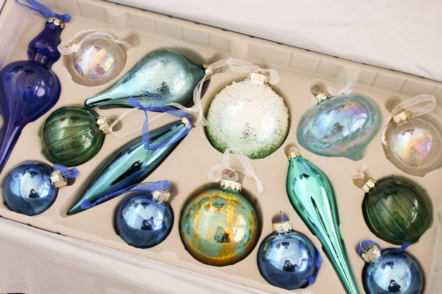 King of Christmas Snowflake 15-Piece Glass ornament set