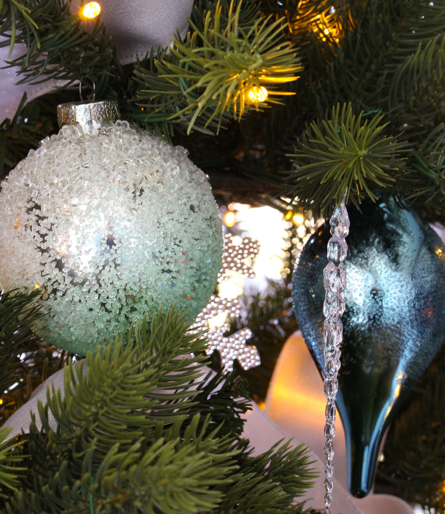 King of Christmas glass ornament set