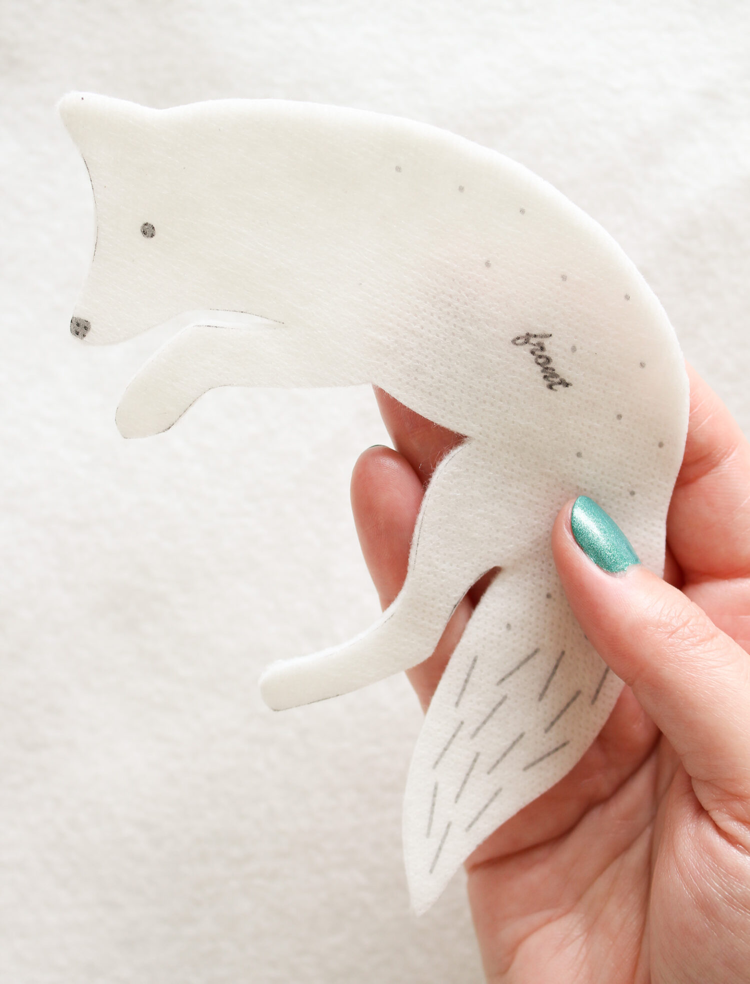 How to Trace Patterns onto Felt to Make DIY Felt Animal Ornaments