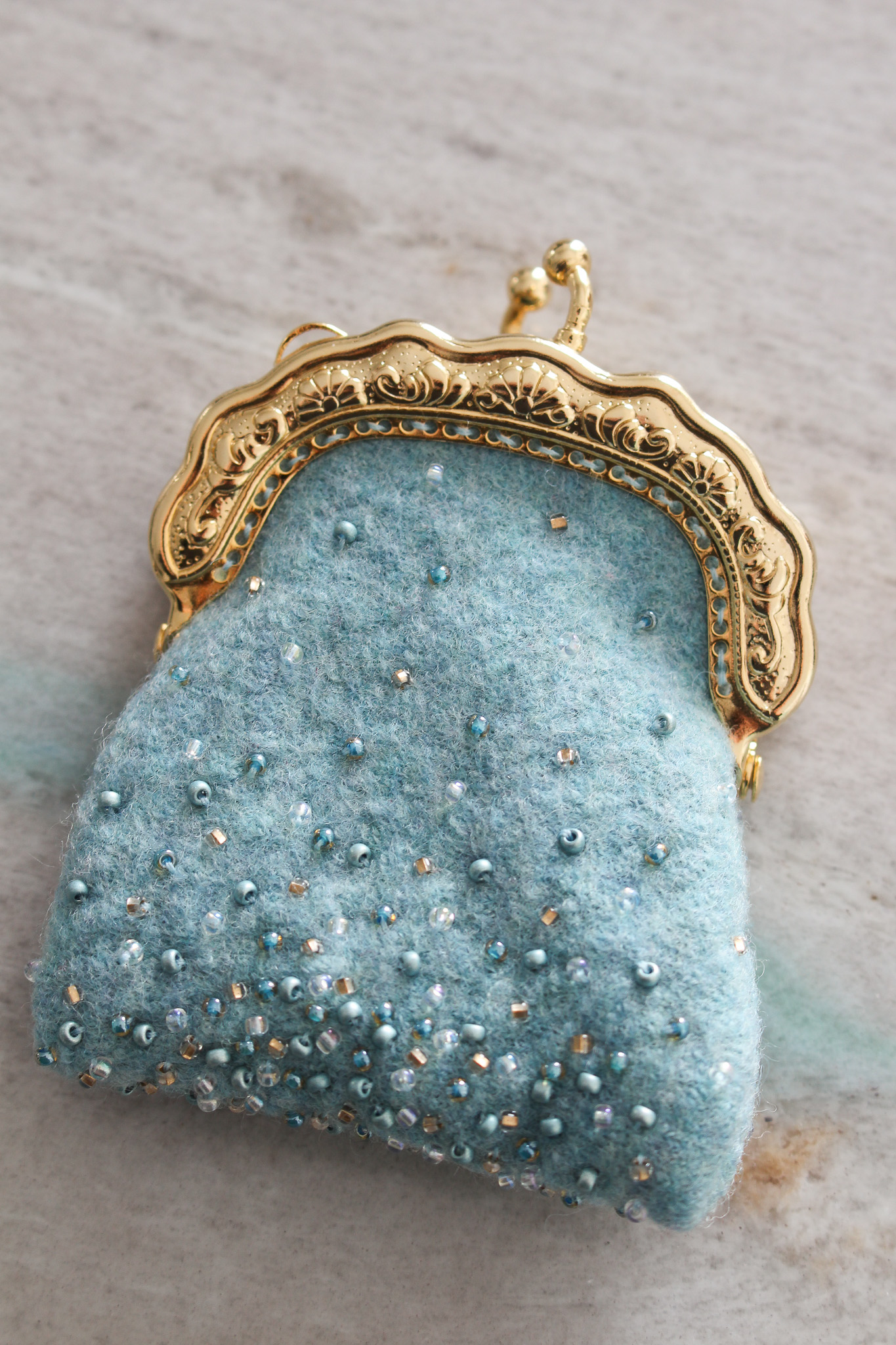 How to Sew on a Kiss Lock Clasp