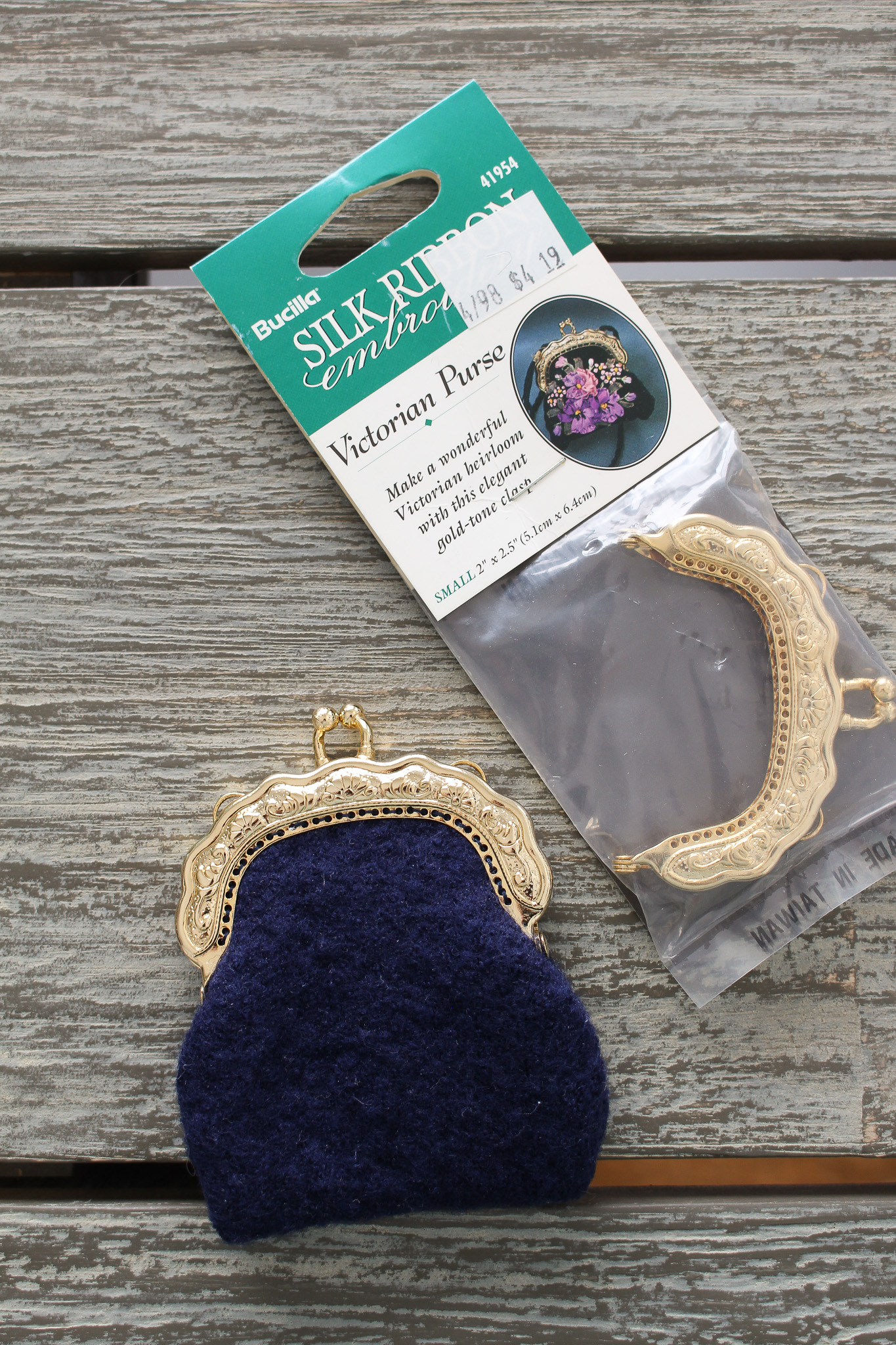 How to Stitch on a Kiss Clasp