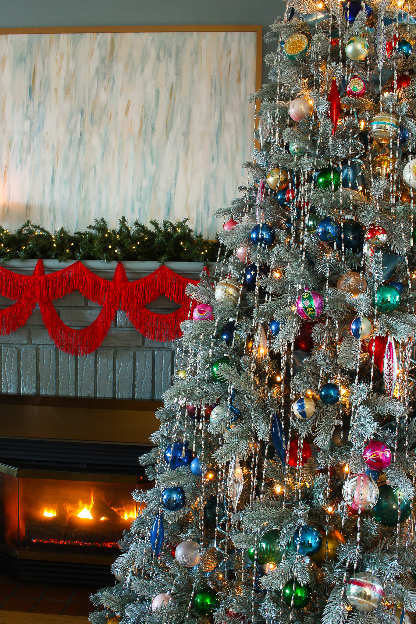 Vintage Ornament Christmas Tree Theme